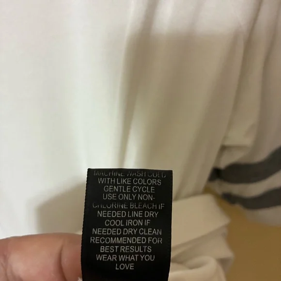 Torrid Super Soft Knits Varisty Tee Women’s 2 White Round Hem V-Neck T-Shirt - Picture 9 of 9